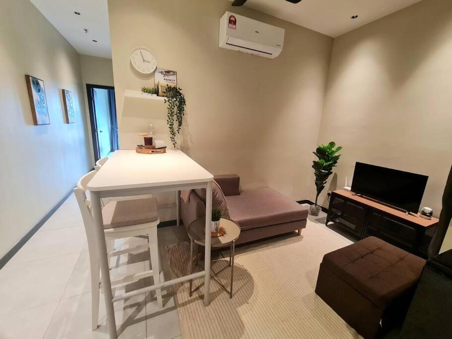 Homeaway 2r1b 10 Mins To Klcc *